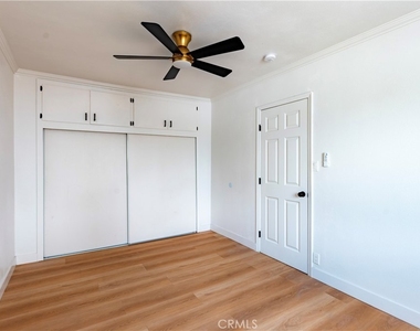 784 E Walton Street - Photo Thumbnail 9