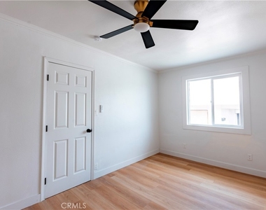 784 E Walton Street - Photo Thumbnail 6