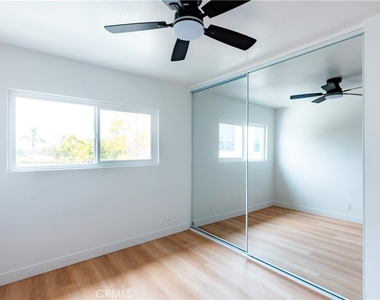 780 E Walton - Photo Thumbnail 8