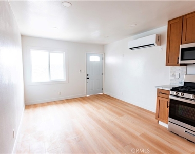 780 E Walton - Photo Thumbnail 1