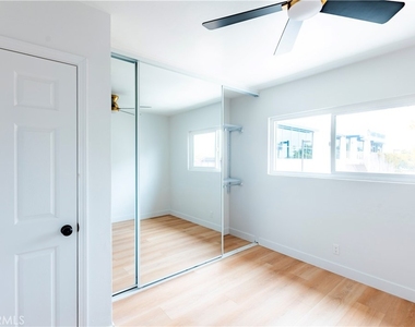 780 E Walton - Photo Thumbnail 7