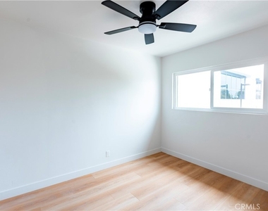 780 E Walton - Photo Thumbnail 9