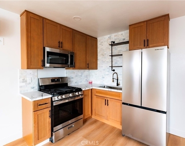 780 E Walton - Photo Thumbnail 4
