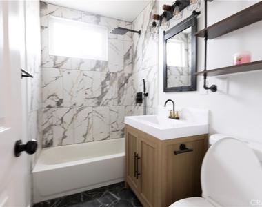 780 E Walton - Photo Thumbnail 13