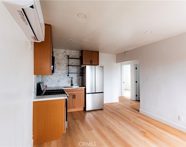 780 E Walton - Photo Thumbnail 3