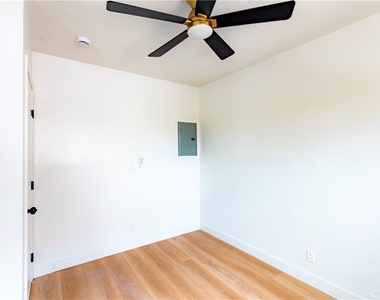 780 E Walton Street - Photo Thumbnail 13
