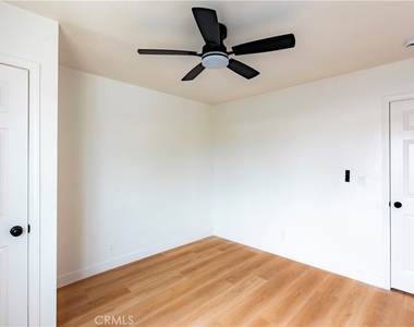 780 E Walton Street - Photo Thumbnail 8