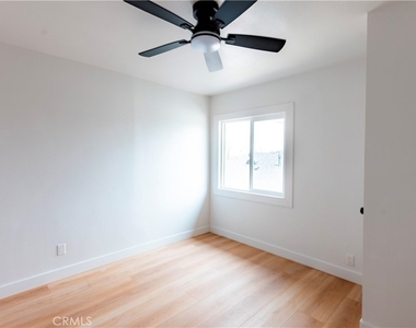 780 E Walton Street - Photo Thumbnail 9