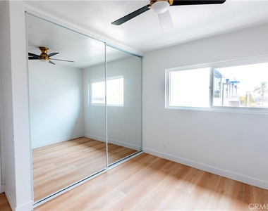 780 E Walton Street - Photo Thumbnail 11