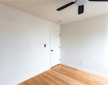 780 E Walton Street - Photo Thumbnail 7