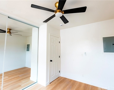 780 E Walton Street - Photo Thumbnail 5