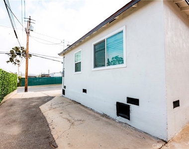 780 E Walton - Photo Thumbnail 25