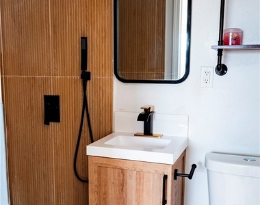 780 E Walton - Photo Thumbnail 19
