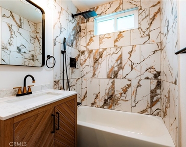 780 E Walton - Photo Thumbnail 15