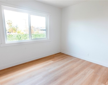 780 E Walton - Photo Thumbnail 11