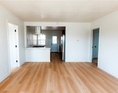 780 E Walton - Photo Thumbnail 6