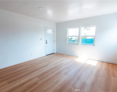 780 E Walton - Photo Thumbnail 10