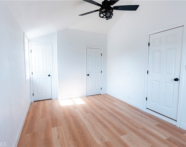 780 E Walton - Photo Thumbnail 21