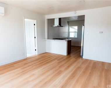780 E Walton - Photo Thumbnail 8