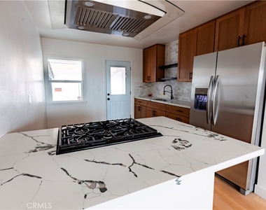 780 E Walton - Photo Thumbnail 4