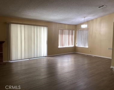 4660 Grandview Drive - Photo Thumbnail 7