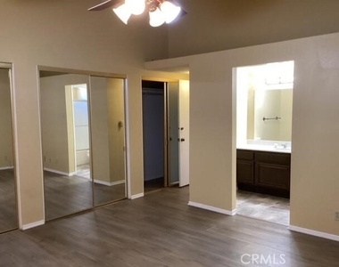 4660 Grandview Drive - Photo Thumbnail 8
