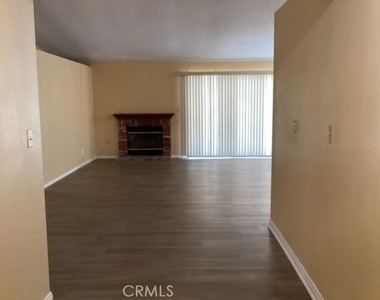 4660 Grandview Drive - Photo Thumbnail 2