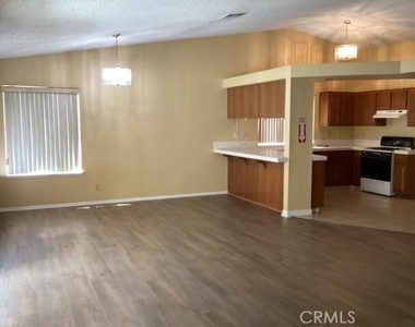 4660 Grandview Drive - Photo Thumbnail 6