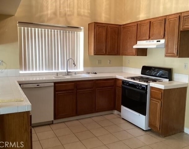 4660 Grandview Drive - Photo Thumbnail 5