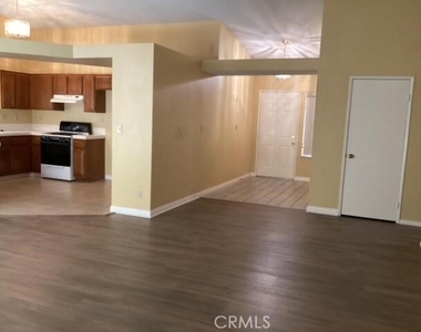 4660 Grandview Drive - Photo Thumbnail 3