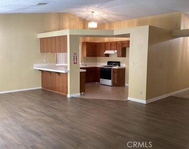 4660 Grandview Drive - Photo Thumbnail 4