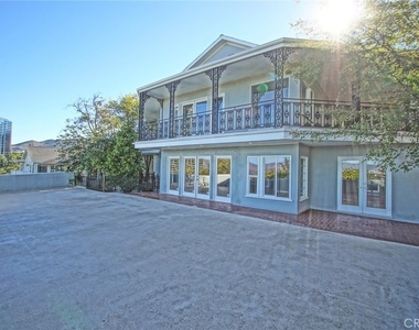3915 Fredonia Drive - Photo Thumbnail 3