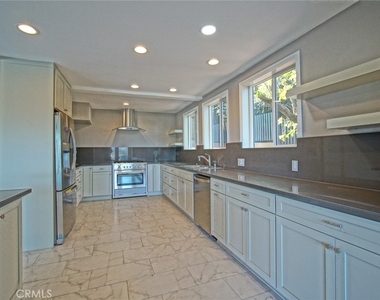 3915 Fredonia Drive - Photo Thumbnail 7