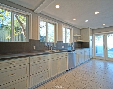 3915 Fredonia Drive - Photo Thumbnail 8