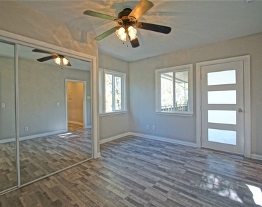 3915 Fredonia Drive - Photo Thumbnail 18