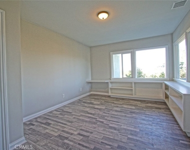 3915 Fredonia Drive - Photo Thumbnail 24