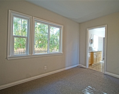 3915 Fredonia Drive - Photo Thumbnail 21