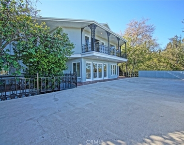 3915 Fredonia Drive - Photo Thumbnail 27