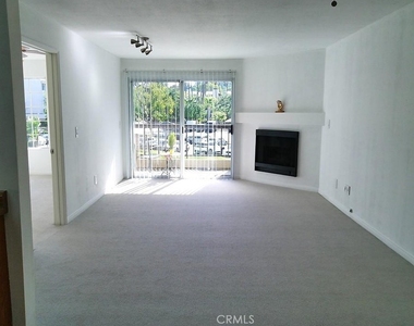 21500 Burbank - Photo Thumbnail 1