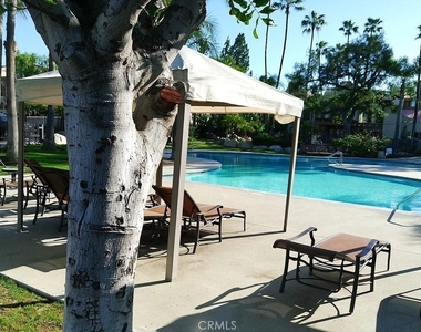 21500 Burbank - Photo Thumbnail 12