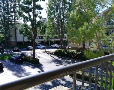 21500 Burbank - Photo Thumbnail 13