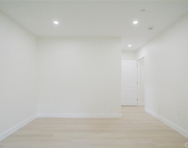 5740 Beck Avenue - Photo Thumbnail 20