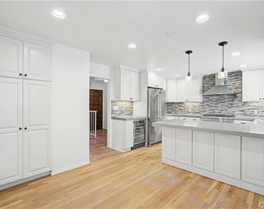 214 Topaz Street - Photo Thumbnail 6