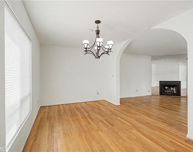 214 Topaz Street - Photo Thumbnail 8