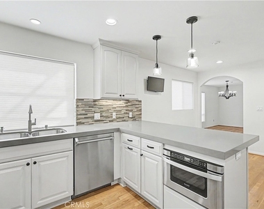 214 Topaz Street - Photo Thumbnail 5