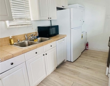 1104 Torrance Blvd - Photo Thumbnail 2