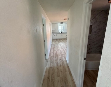 1211 W 8th - Photo Thumbnail 3