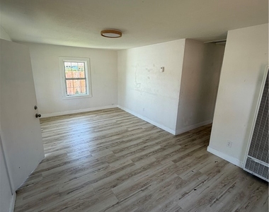 1211 W 8th - Photo Thumbnail 2