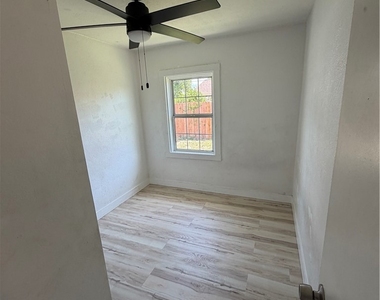 1211 W 8th - Photo Thumbnail 6