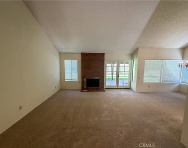 5731 E Crater Lake - Photo Thumbnail 4